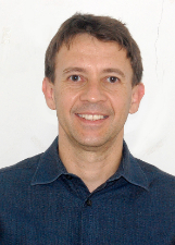 Foto de urna de Eduardo Velloso em 2022