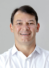 Foto de urna de Roberto Duarte em 2022