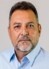 Foto de urna de Zezinho Barbary em 2022