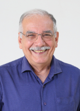 Foto de urna de Dr. Luiz Ovando em 2022