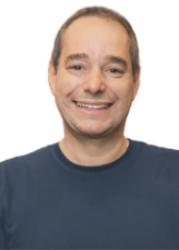Foto de urna de Luis Tibé em 2022