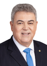 Foto de urna de Misael Varella em 2022