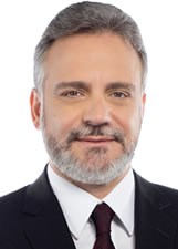 Foto de urna de Gilberto Abramo em 2022