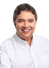 Foto de urna de Guilherme Uchoa em 2022