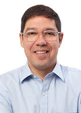 Foto de urna de Altineu Côrtes em 2022