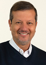 Foto de urna de Alexandre Lindenmeyer em 2022