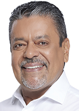 Foto de urna de Dr. Hiran em 2022