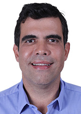 Foto de urna de Ricardo Ayres em 2022