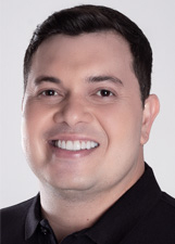 Foto de urna de Acácio Favacho em 2022