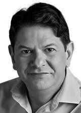 Foto de urna de Cid Gomes em 2018