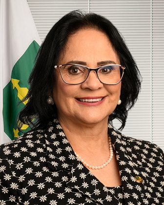 Foto oficial de Damares Alves